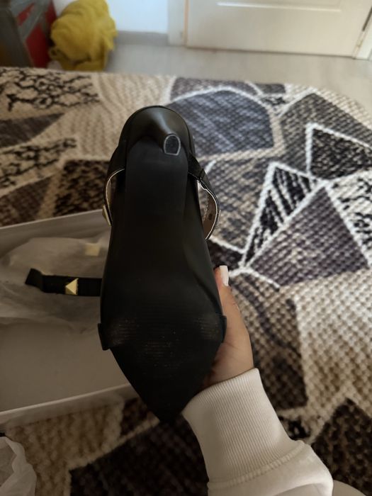 Stiletto negri, clasici și eleganți