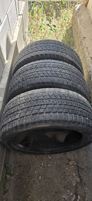 Продам покрышки  шины  размер  235/45. R18
