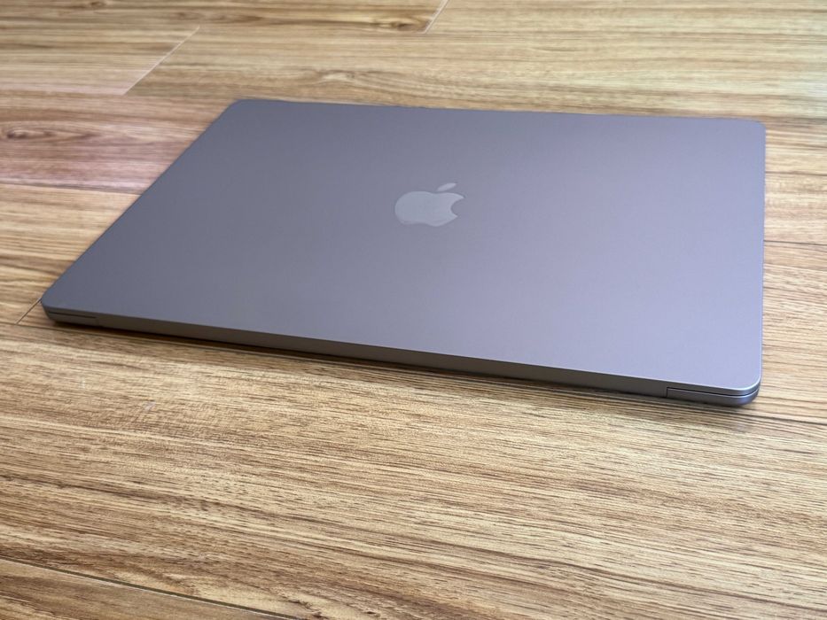 MacBook Air 15 M2`8 CPU/10 GPU/8GB RAM/256GB SSD/Бат 99%/Като Нов