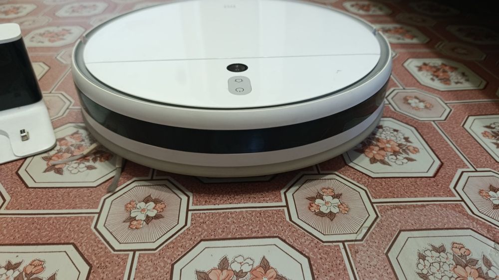 Робот пылесос рабочем состоянии
