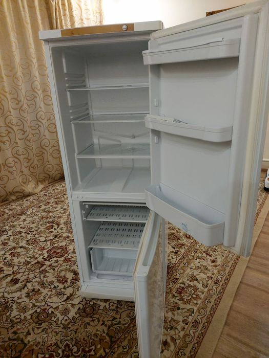 Холодильник Indesit. Рабочий