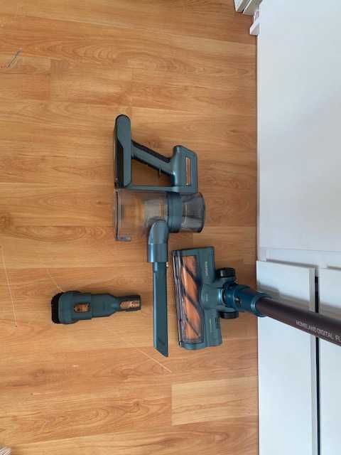 Безжична прахосмукачка TAURUS HVCA7258B с аксесоари