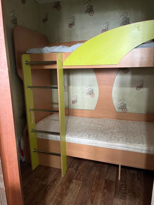 Продам двухъярусную кровать