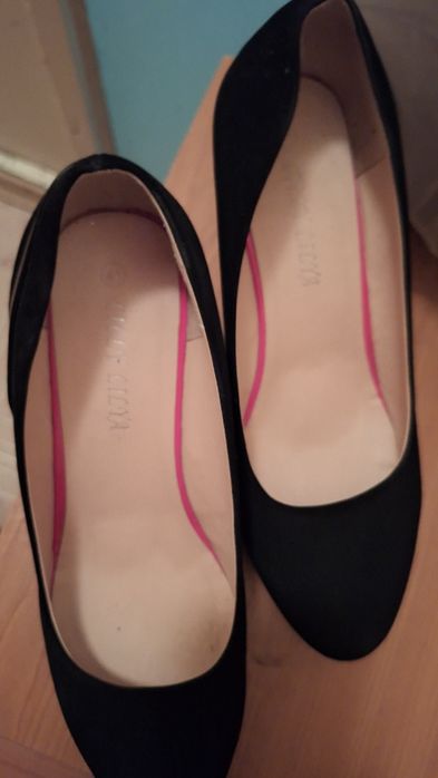 Черни обувки на платформа