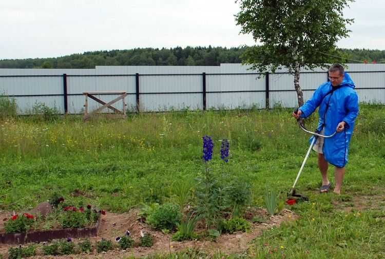 Бензопилы, тример, культиватор. Уборка, вскапывание огорода, побелка