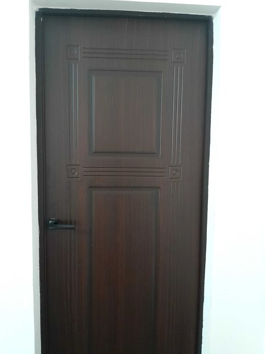 Ichki eshiklar sotiladi