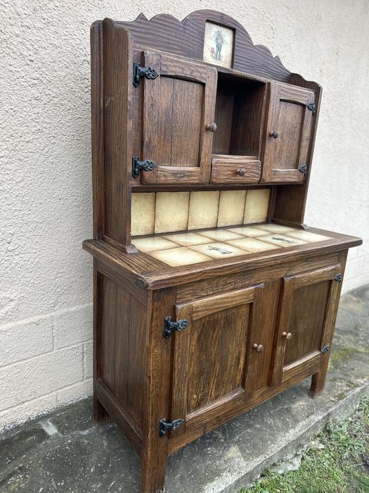 Масивен дървен кухненски шкаф от дъб