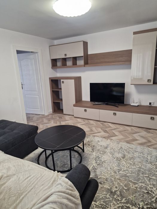 Apartament cu 3 camere de inchiriat