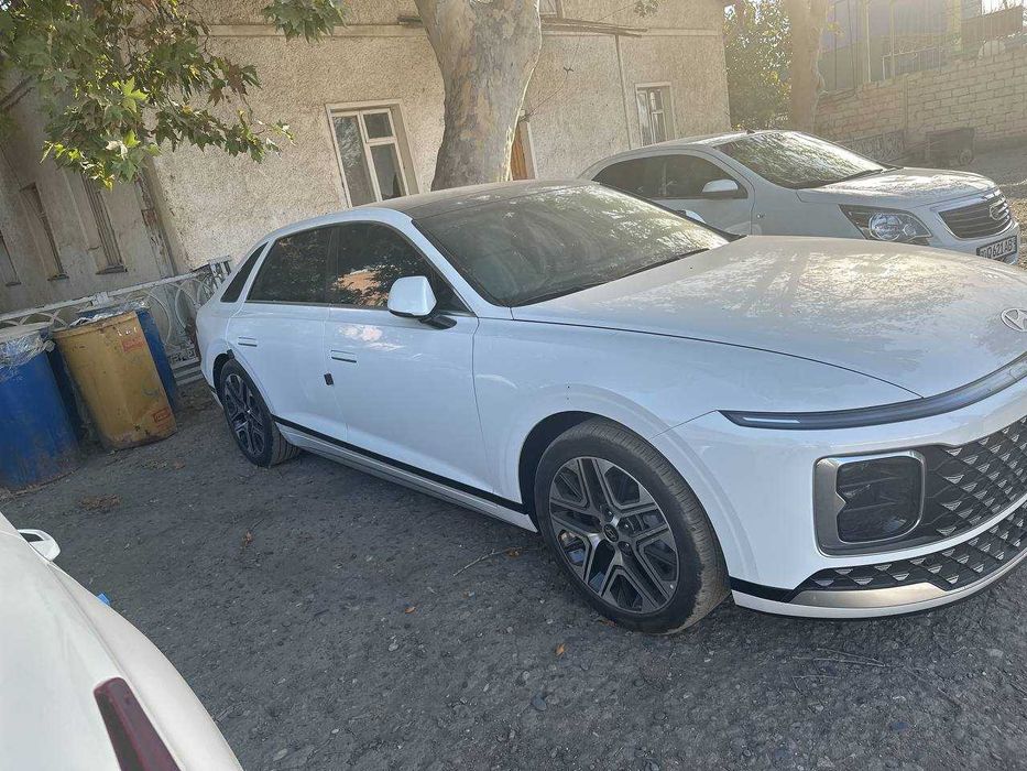 Автомашина KIA K-8