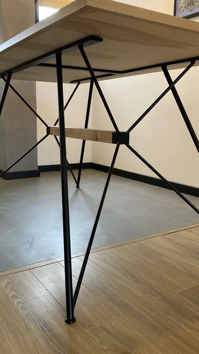 Трапезна маса.