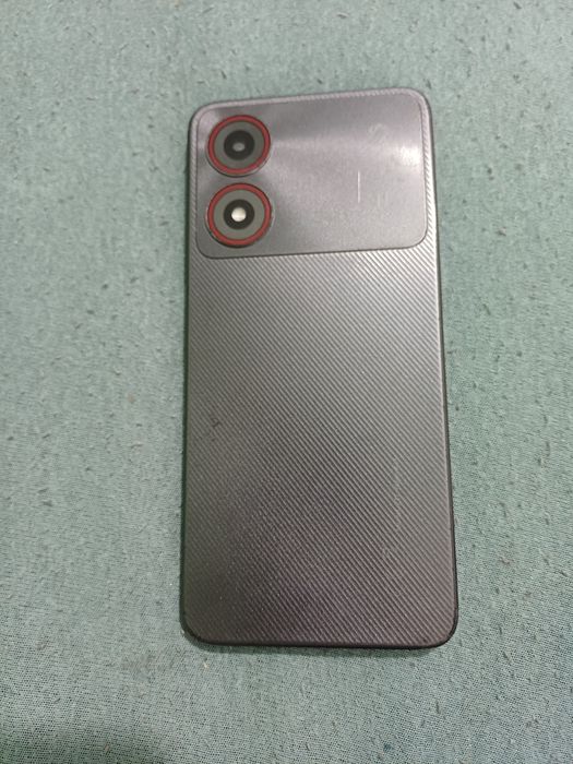 Telefon cu displayul spart ZTE Blade A34. Vibreaza, se aud sunete.