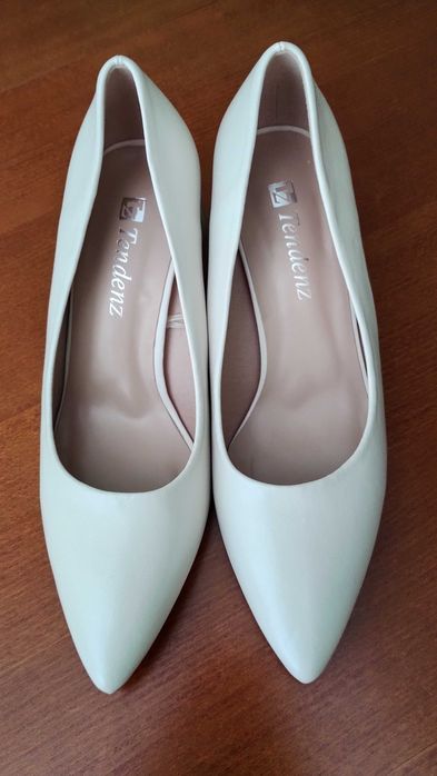 дамски обувки бежови, чисто нови