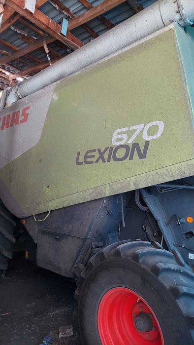 комбайн Claas Lexion 670 .
