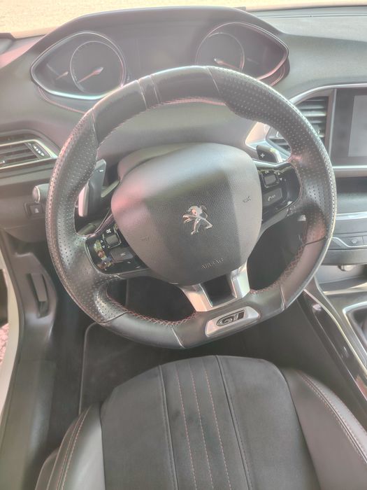 Вътрешно почистване на автомобили