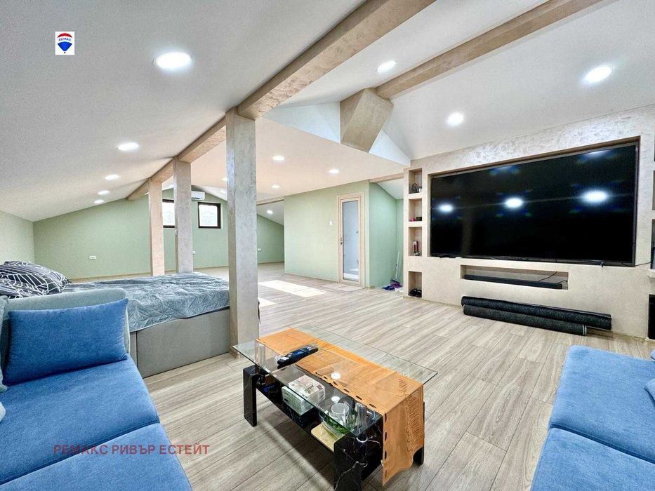 Къща на три етажа за продажба кв. Средна кула