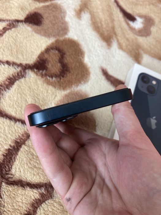 Продам iPhone 13.