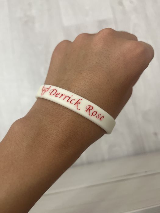 Браслет на руку с именем баскетболиста