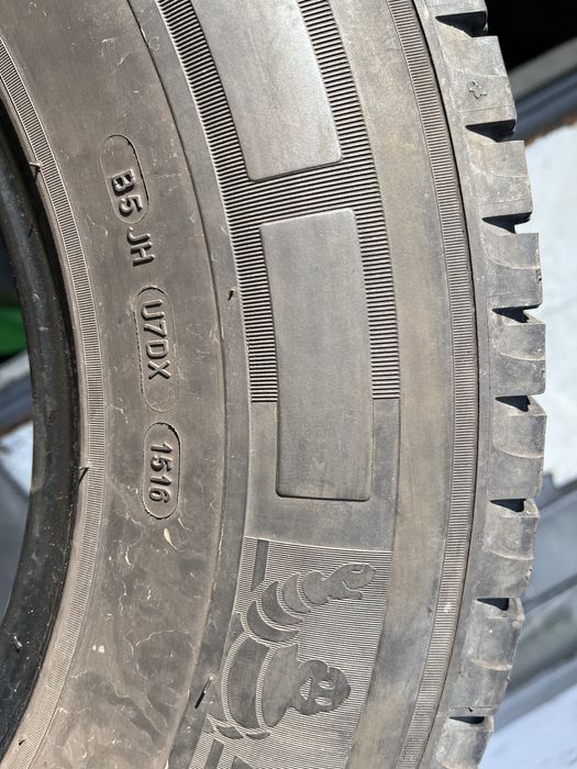2 бр. гуми за бус 225/75/16CP Michelin DOT 1516 6 mm