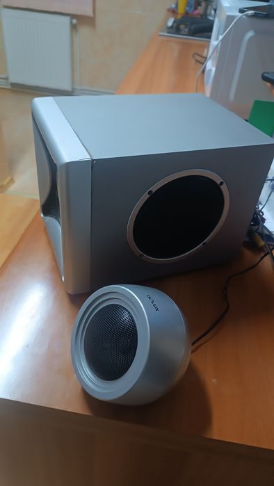 Subwoofer delux și două boxe delux