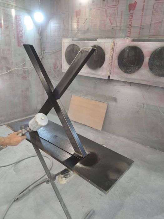 Метални стойки за маса и пейка