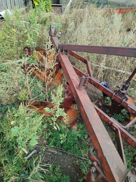 Продам 4-х корпусный плуг от ДТ-75