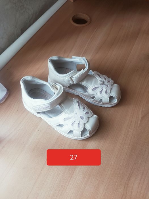 Отдам обувь детскую