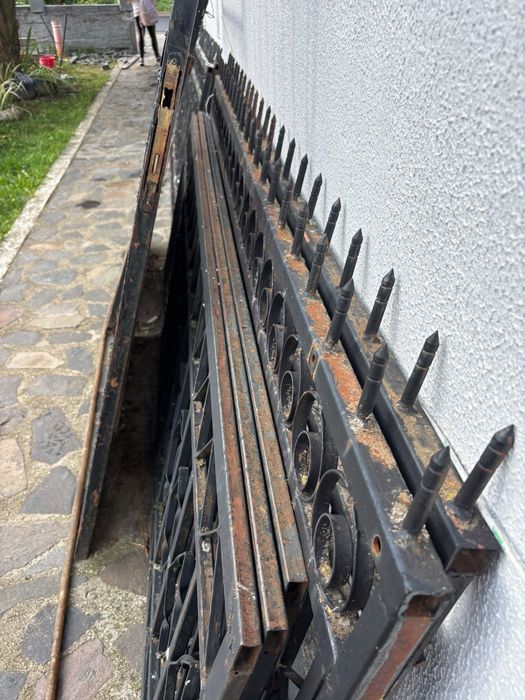 Porți metalice- model clasic, fier forjat