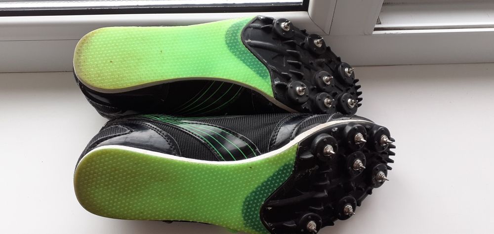 Продам шиповки для бега