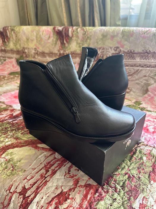 Продам женскую обувь