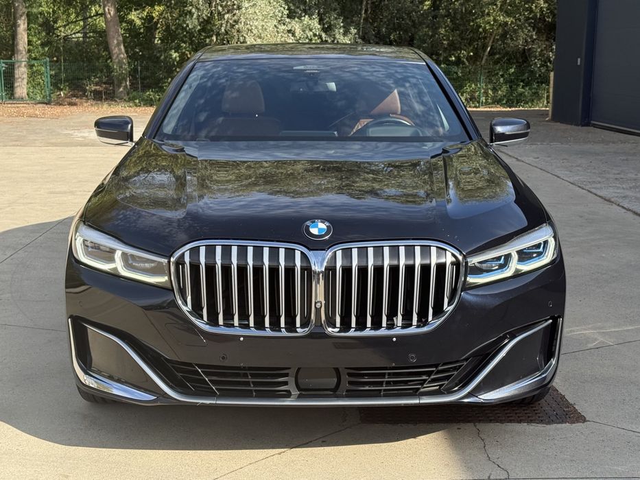 BMW Seria 7, facelift 2019, 745e plug-in hybrid, 394 CP, pachet BMW INDIVIDUAL