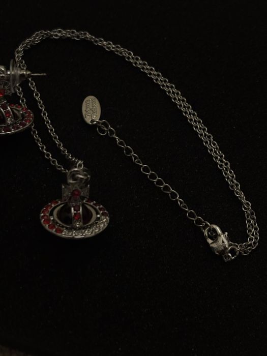 Vivienne Westwood Red Orb Necklace sau cercei