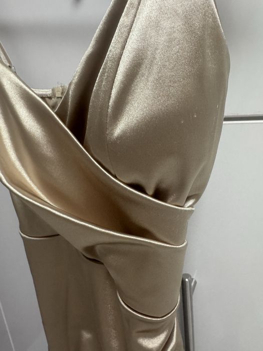 Рокля  в цвят шампанско