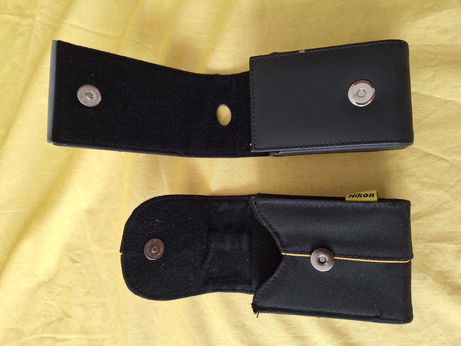 Doua gentute pentru aparate foto NIKON