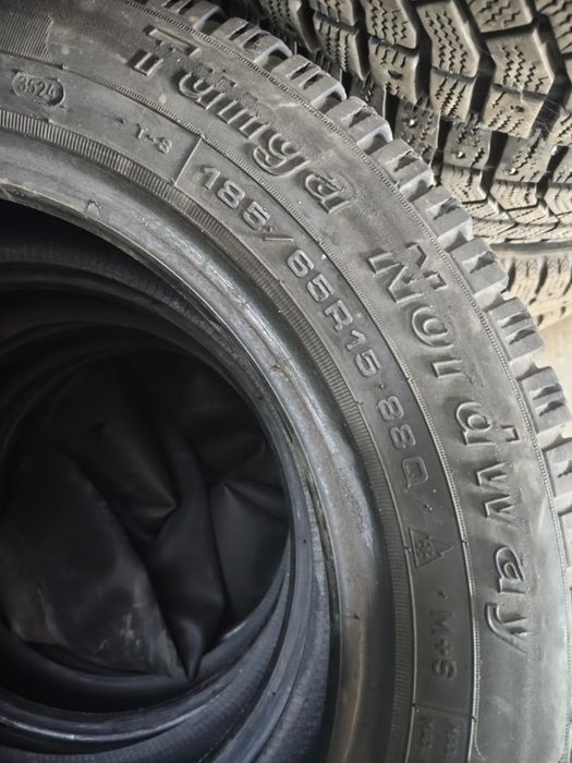 Продам комплект зимних шин R15