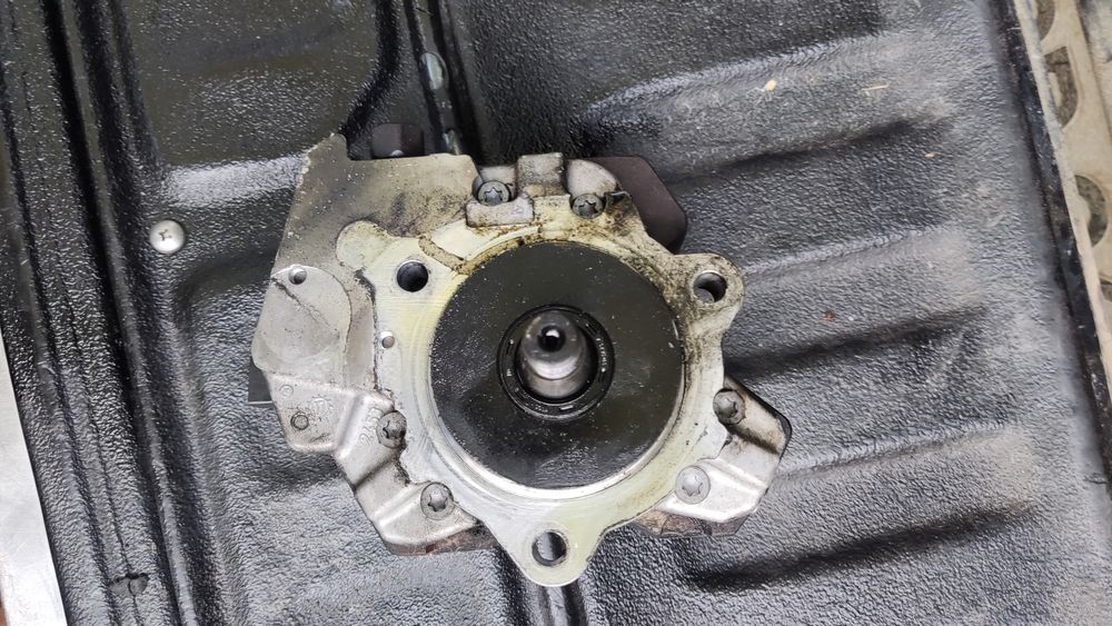 Помпа R70 БМВ Х5 Е70