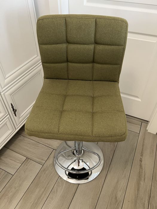Scaun verde de bar sau makeup