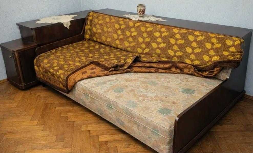 Recamier/Canapea extensibila vintage +lada de zestre –stare perfecta