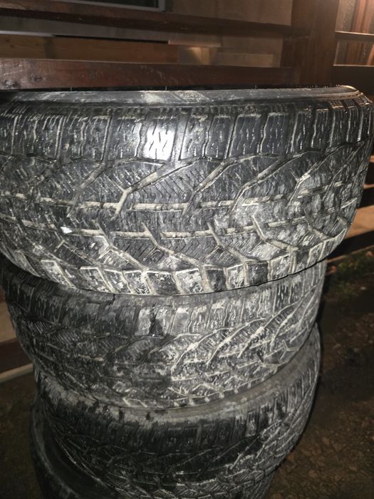 Anvelope de iarna 225/50/17