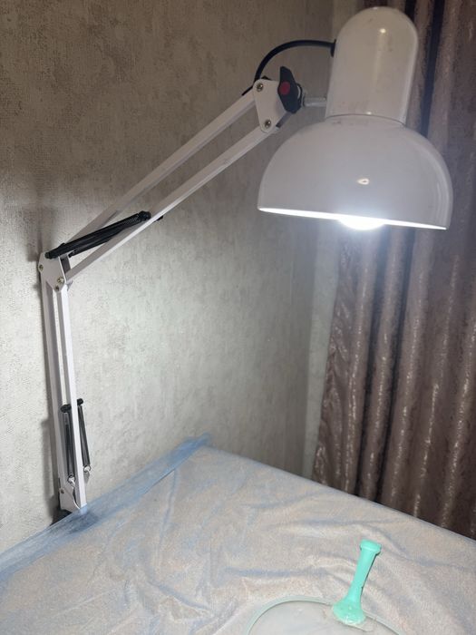 Настольная лампа.