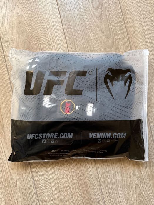 UFC X Venum горнище(ветровка), НОВ модел размер М