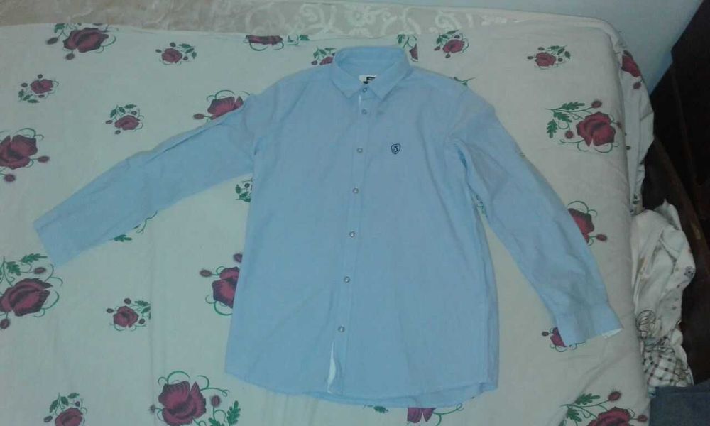 Продаються мужские рубашки