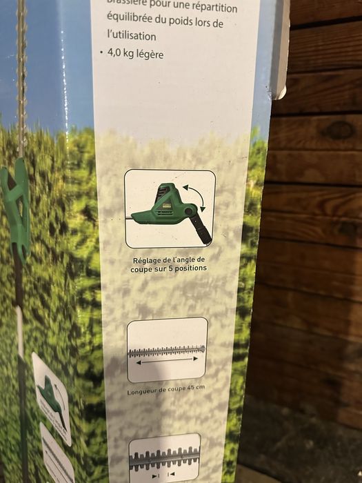 Foarfeca electrica pentru tuns gard viu