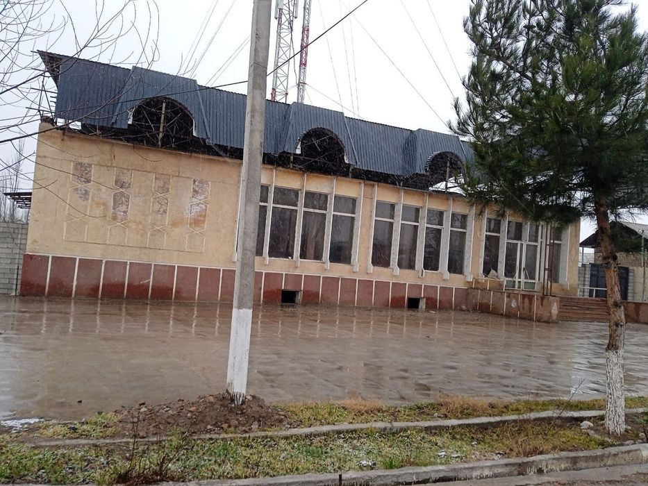 Vodiyda yer sotiladi ( toʻyxona, choyxona, klinika va hokazolar uchun)