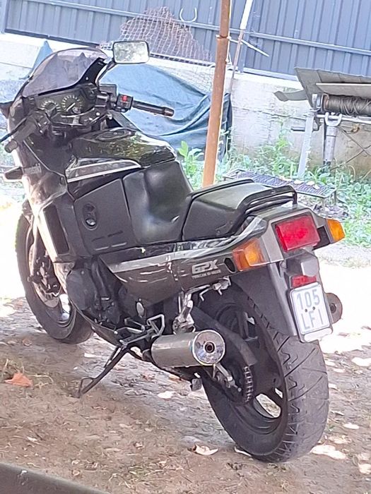 Kawasaki gpx600.