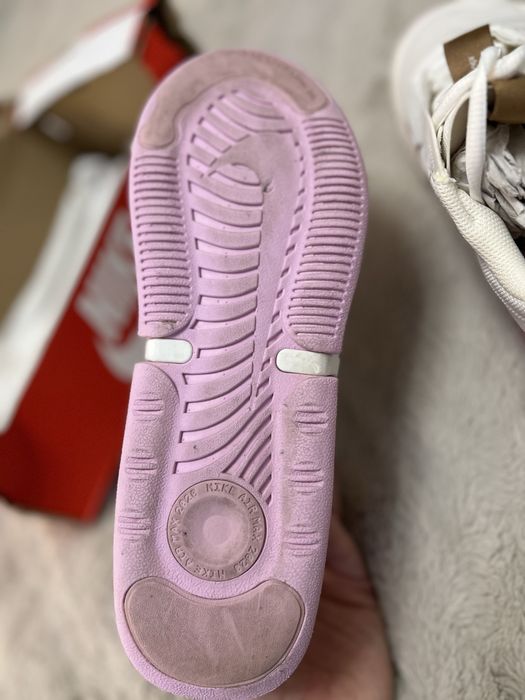 Vand adidasi Nike air