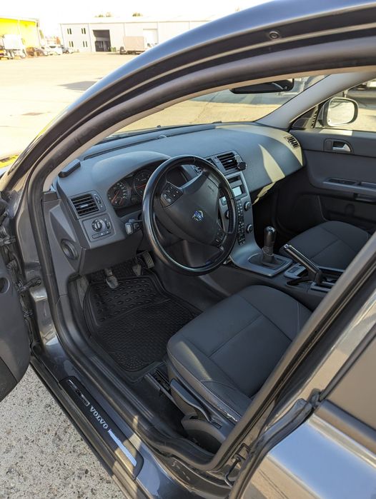 Vând  Volvo v50 an 2011