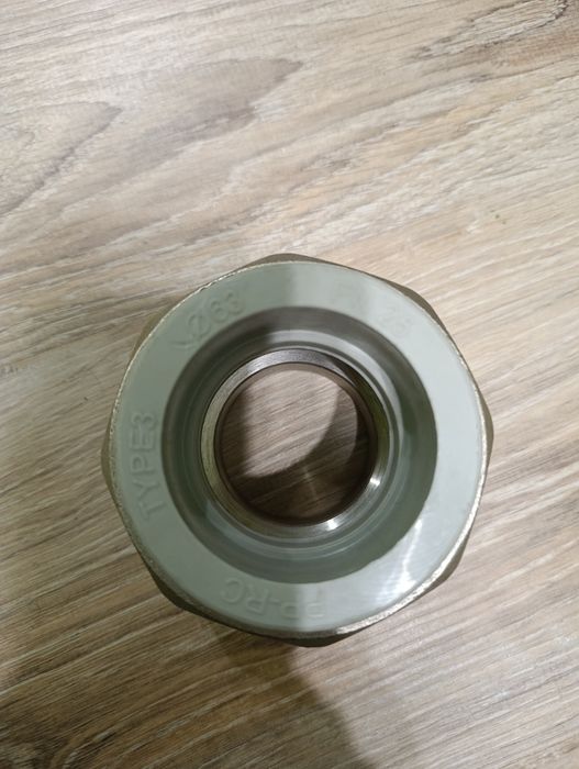 Продам фитинг американку.