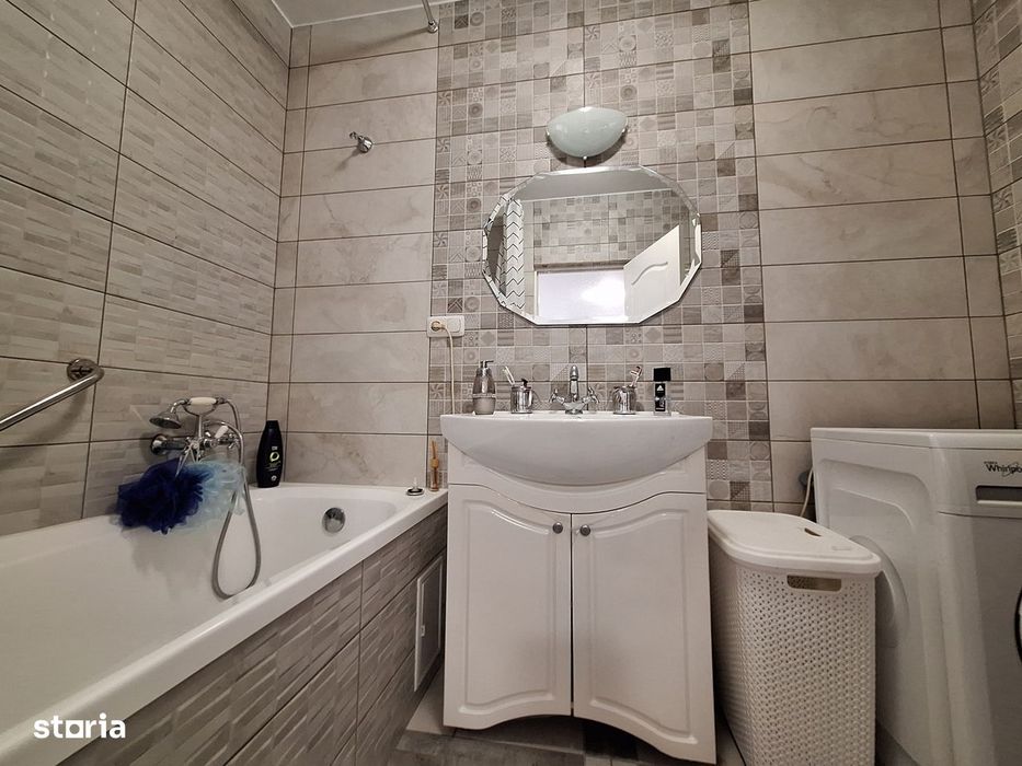 Apartament cu 3 camere, 62 mp, orientare sudica, balcon, zona Stejarul