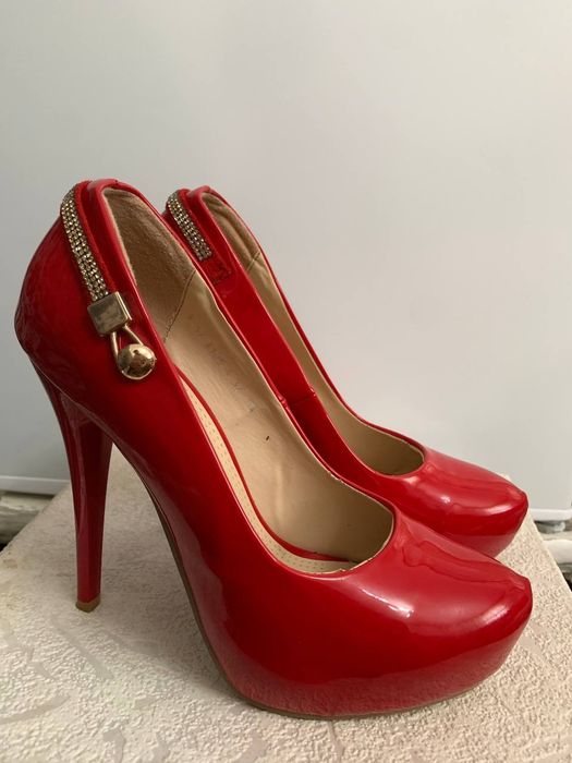 Ayollar poshnali tuflisi