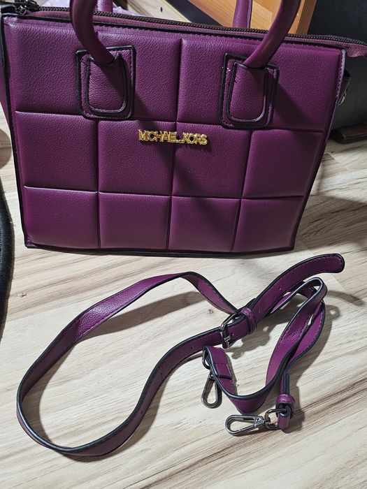 Geanta mov cu bareta